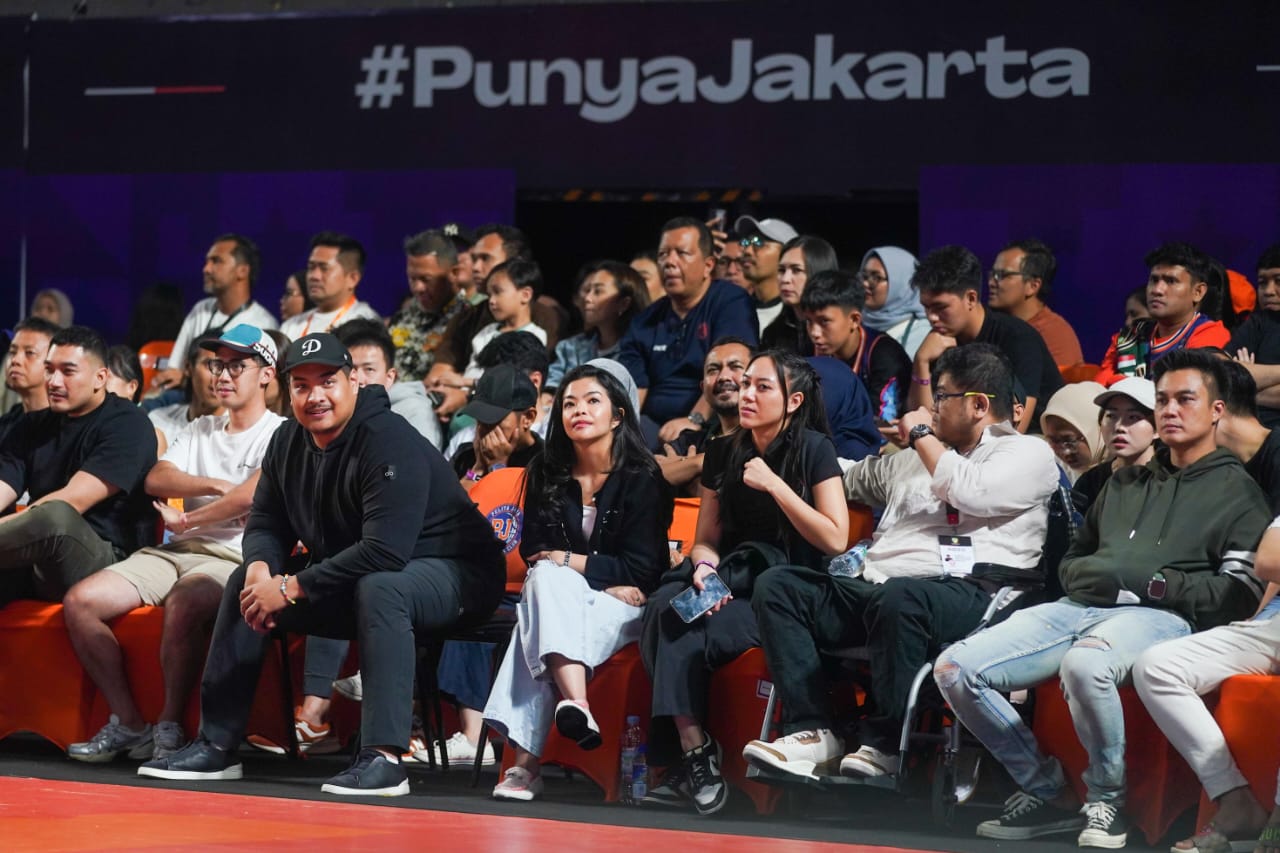 Menteri Pemuda dan Olahraga Republik Indonesia (Menpora RI) Dito Ariotedjo menyaksikan langsung pertandingan Indonesia Basketball League (IBL) 2024 yang mempertemukan Pelita Jaya Bakrie Jakarta Vs Satria Muda Pertamina di Tennis Indoor Stadium Senayan, GBK, Jakarta, Sabtu (20/1) malam. (foto/ist)