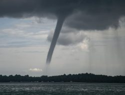 Dihantam Angin Puting Beliung, 834 Warga Sumedang dan Bandung Terpaksa Mengungsi