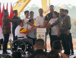 Lakukan Groundbreaking Bangun Paralympic Training Center, Menpora Dito Dampingi Presiden RI Penekanan Tombol Sirine