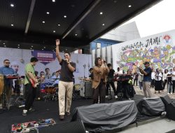Maliq n D’Essentials dan Charly van Houtten Turut Ramaikan Buka Puasa Bersama di Halaman Kemenpora