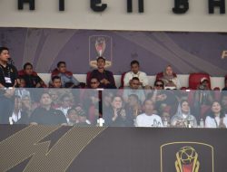 Piala Presiden 2024: Menpora Dito dan Presiden Jokowi Meresmikan Turnamen Sepak Bola di Bandung