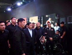 Menpora Dito Dampingi Prabowo Dalam Reveal Jersey Merah Putih Tim Olimpiade 2024