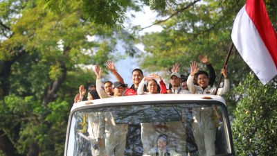 Kontingen Olimpiade Indonesia Ikuti Pawai Juara Menuju Istana, Disambut Presiden Jokowi