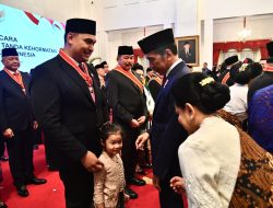 Dito Ariotedjo Dianugerahi Bintang Mahaputera Nararya di Istana Negara